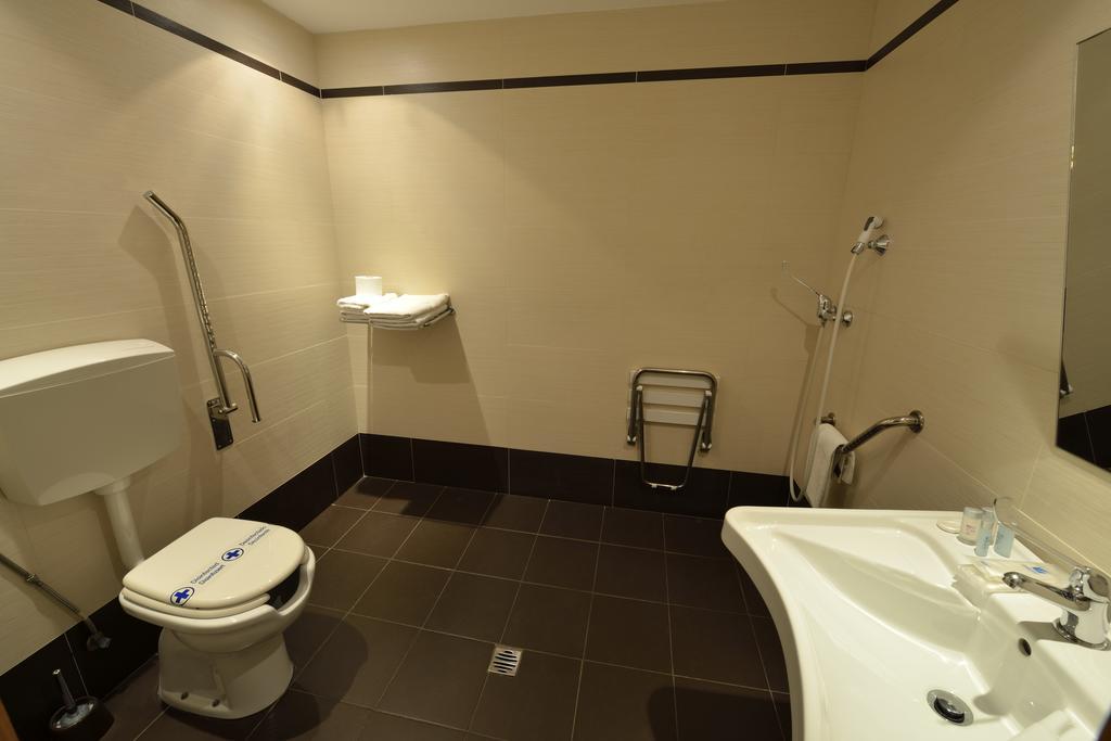 Hotel Ciutat D'อัมโบสตา ภายนอก รูปภาพ