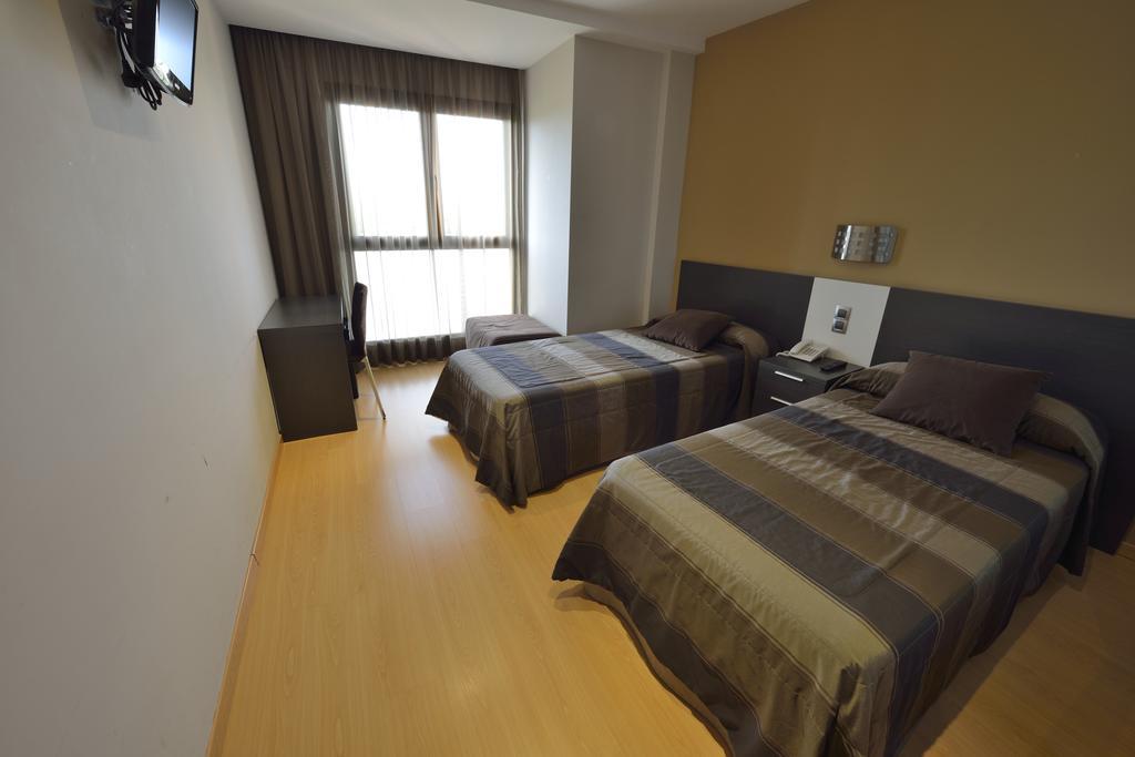 Hotel Ciutat D'อัมโบสตา ภายนอก รูปภาพ