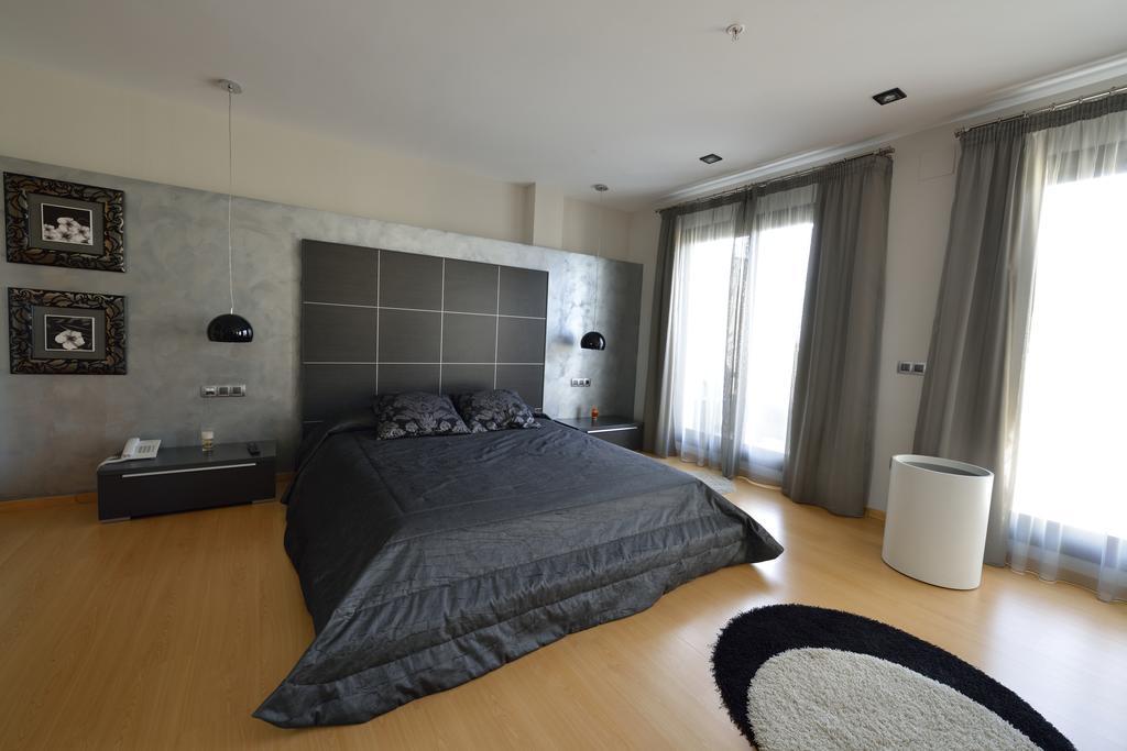 Hotel Ciutat D'อัมโบสตา ภายนอก รูปภาพ