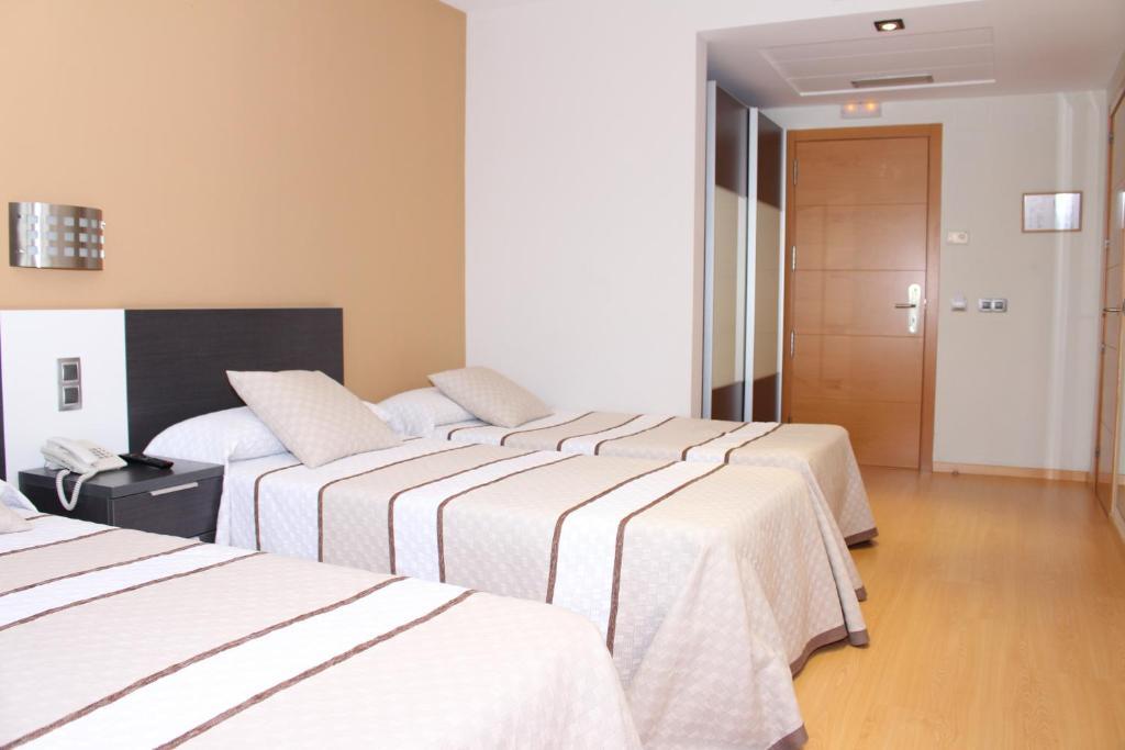 Hotel Ciutat D'อัมโบสตา ภายนอก รูปภาพ
