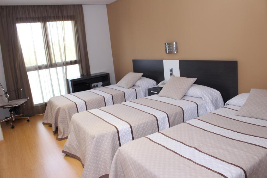 Hotel Ciutat D'อัมโบสตา ภายนอก รูปภาพ