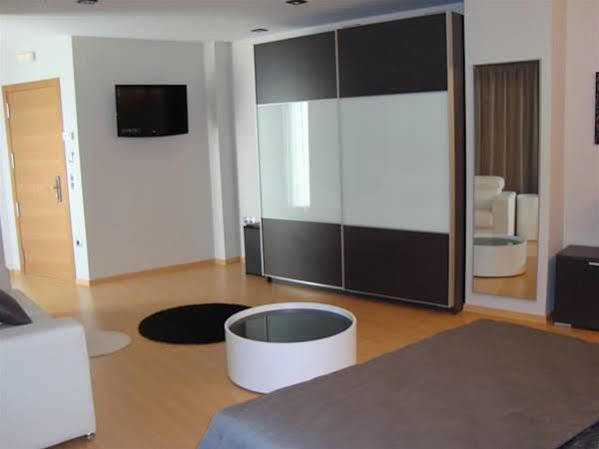 Hotel Ciutat D'อัมโบสตา ภายนอก รูปภาพ