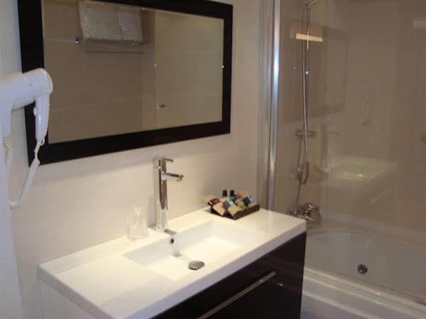 Hotel Ciutat D'อัมโบสตา ภายนอก รูปภาพ